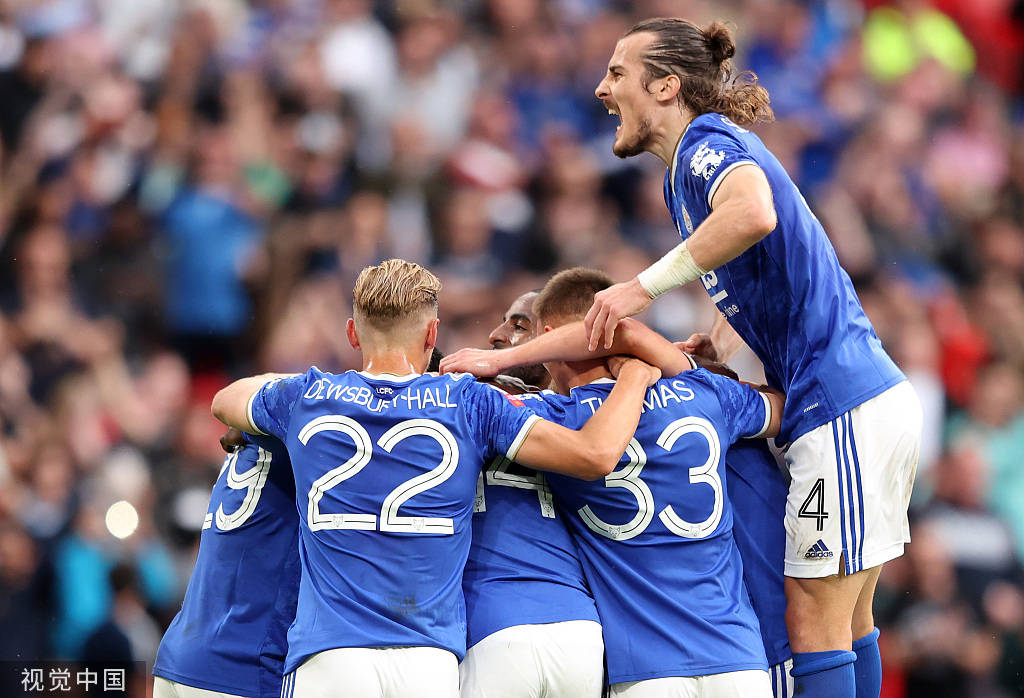 包含犹他爵士训练开放日，转会期复出首秀引欢呼，社区盾在即，阵容厚度经受考验的词条