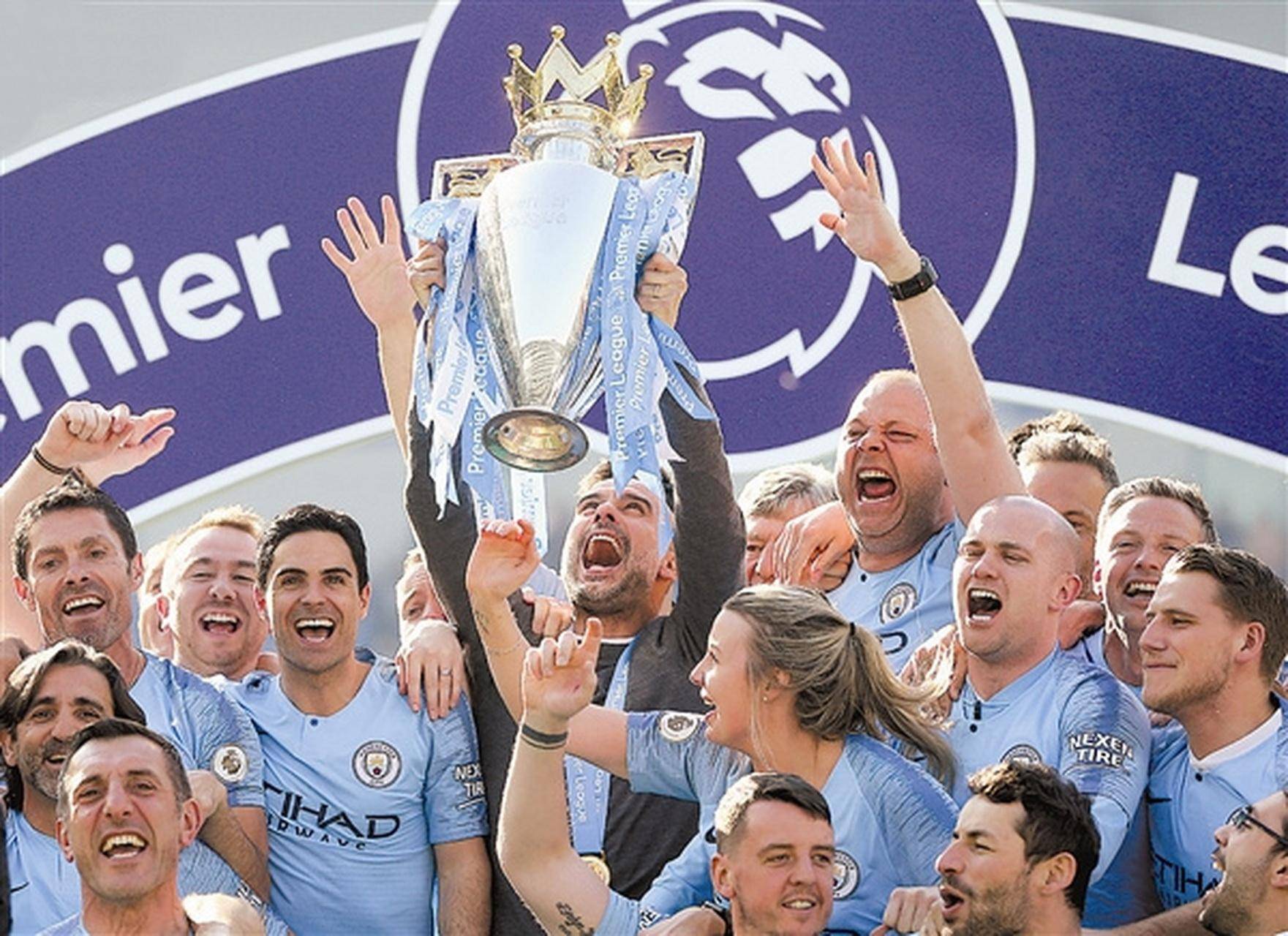 足总杯转会期走向成谜，曼城绝杀压哨，引发热议，临场指挥获称赞(足总杯曼城对卢顿)